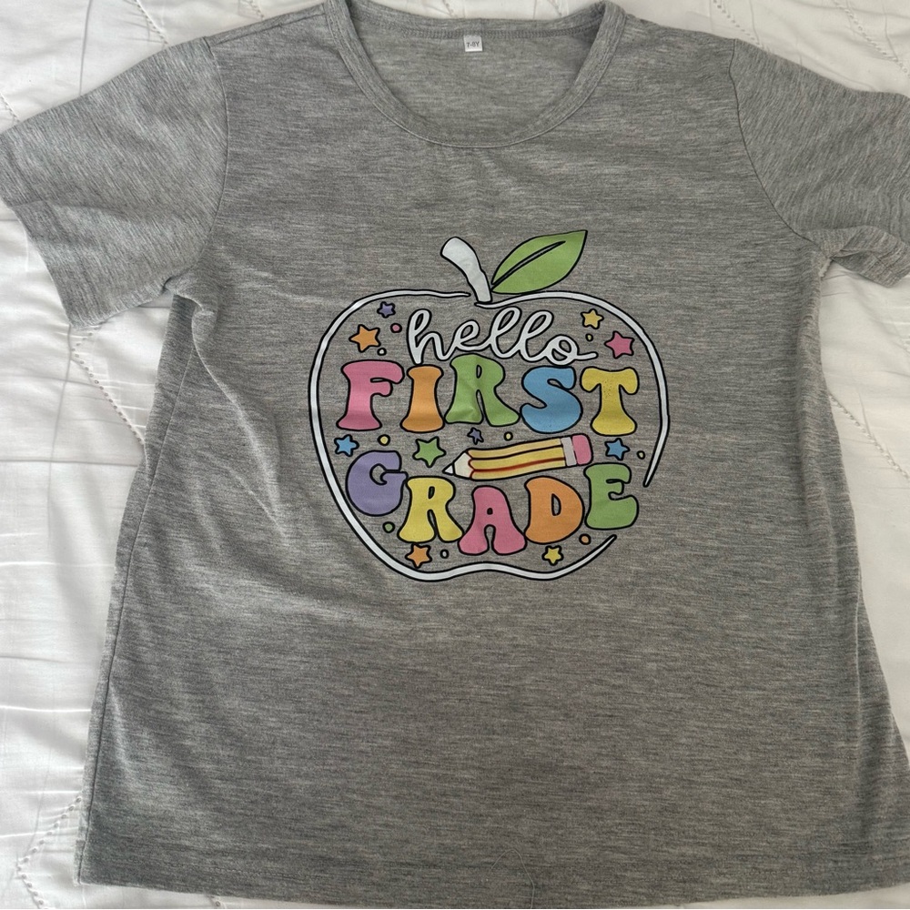 Kids Gray 'Hello First Grade' Apple T-Shirt
